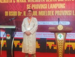 Bakal calon Bupati Ali Rahman dan Ayu selesai mengikuti tahap pemeriksaan kesehatan di RS Abdoel Moeloek