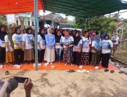 Jelang Pilkada, Balon Wabup Ayu Asalasiyah Kukuhkan Anggota Tim Emak-emak Paslon Amanah Kecamatan Kasui