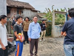 Wakil Bupati way kanan,Ali Rahman kunjungi korban kebakaran di kampung Negeri ujan mas