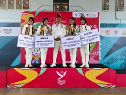 Hasani ketua federasi aero spot Indonesia  ( FASI ) memberikan apresiasi terhadap atlit yang meraih mendali emas .