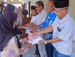 Kampung bandar dalam bagikan BLT DD kemiskinan EKstrem tahap satu sebanyak 33 KPM hari ini di balai kampung.
