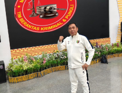 Hasani Luangkan Waktu Ikuti Kejuaraan Nasional Terjun Payung di Surabaya
