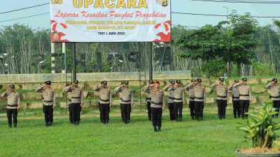 Kapolres Tulang Bawang Barat Pimpin Upacara Kenaikan Pangkat Pengabdian Personil