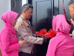 Sambut Hari Bhayangkara Ke-79, Kapolda Lampung Bedah Rumah personel Polres Way Kanan