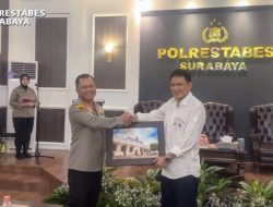 Kunjungan SPDB Brigjen Pol. (P) Drs. Pangeran Edward Syah Pernong di Polrestabes Surabaya, Beri Motivasi dan Ilmu Kepolisian kepada Anggota
