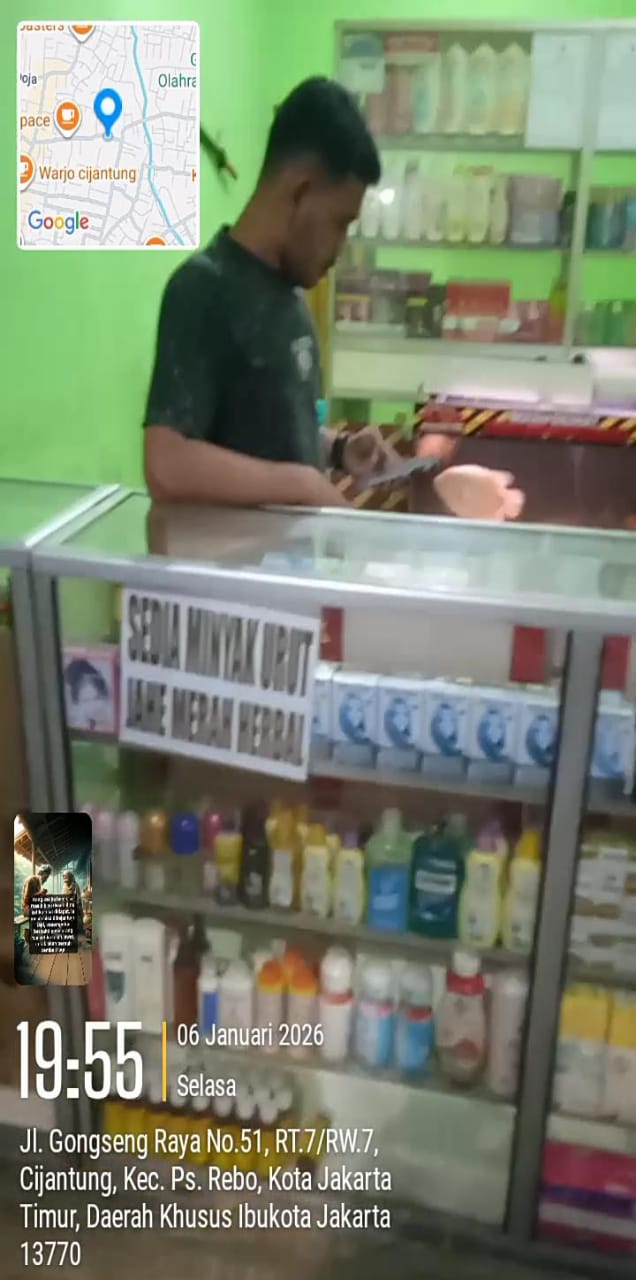 Peredaran Obat Ilegal: Beberapa pedagang kaki lima atau toko kosmetik kedapatan menjual obat-obatan golongan G