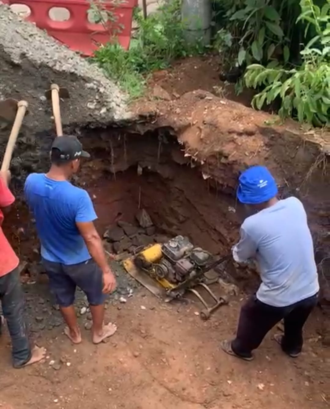Gerak Cepat, Dinas SDA BMBK Lampung Utara Tangani Jalan Longsor di Kelurahan Kelapa Tujuh Kotabumi Selatan