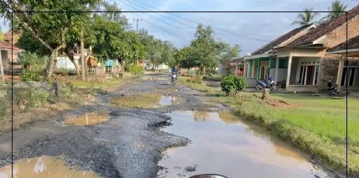 Wujudkan infrastruktur  mantap pemkab way kanan anggarkan 3 paket rekontruksi jalan di TA 2006