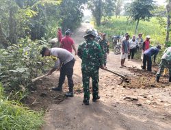 Sinergi TNI-Polri dan Pemkab Way Kanan Gelar Gotong Royong Perbaiki Jalan Rusak di Banjit