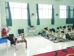 Kominfo Way Kanan Edukasi Etika Bermedia Sosial Kepada Peserta MPLS SMPIT Daar ‘Ilmi